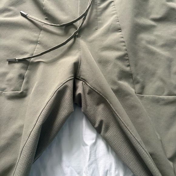 Lululemon Men’s License To Train Joggers Pants Light Green Workout - Picture 6 of 13